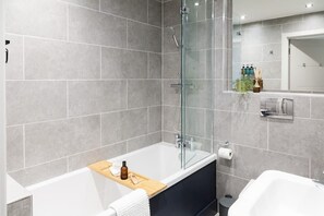 Exterior - Somers Suites Apartments-central-high Spec-sleep 6 (Leeds)