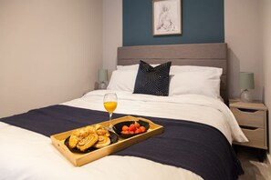 1 bedroom - Somers Suites Apartments-central-high Spec-sleep 4 (Leeds)