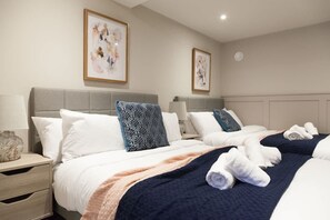 House | 1 bedroom - Somers Suites Apartments-central-high Spec-sleep 4 (Leeds)