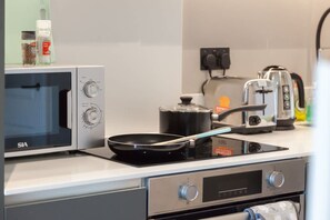 Apartment - 2 Bed Flats Near Station & City Centre - Sleeps 6 (Leeds)