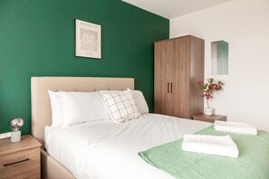 Apartment - 2 Bed Flats Near Station & City Centre - Sleeps 6 (Leeds)