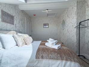 5 bedrooms, Internet - 6 Bedroom Victorian Townhouse in Central Harrogate (Harrogate)