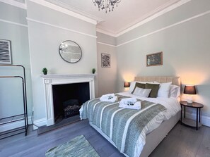 5 bedrooms, Internet - 6 Bedroom Victorian Townhouse in Central Harrogate (Harrogate)