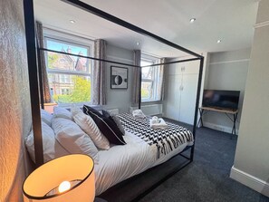 House | 5 bedrooms, Internet - 6 Bedroom Victorian Townhouse in Central Harrogate (Harrogate)