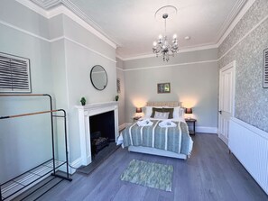 5 bedrooms, Internet - 6 Bedroom Victorian Townhouse in Central Harrogate (Harrogate)