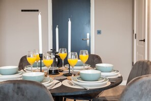 Apartment - 3 Bed Flats Near Station City Centre - Sleeps 6 (Leeds)