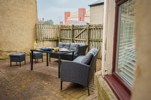 House - Central Harrogate 2 Bed Apartment With Patio (Harrogate)