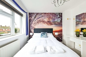 House | 5 bedrooms, Internet - Windsor 5-bed House - Stroll to Castle - Sleeps 13 (Windsor)