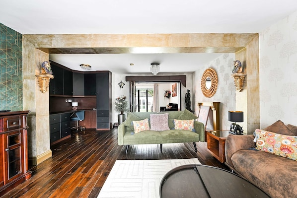 House | 5 bedrooms, Internet - Windsor 5-bed House - Stroll to Castle - Sleeps 13 (Windsor)