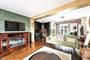 House | 5 bedrooms, Internet - Windsor 5-bed House - Stroll to Castle - Sleeps 13 (Windsor)
