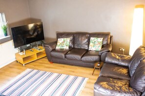 Apartment - Private 2-bed Duplex Near Headingly w Parking (Leeds)