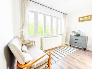 Apartment - Private 2-bed Duplex Near Headingly w Parking (Leeds)