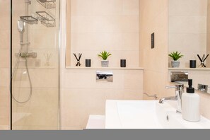 House | 2 bedrooms - Central Leeds Apartment by Station - Sleeps 7 (Leeds)