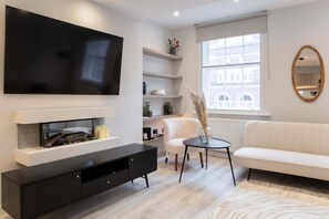 Apartment - Central Leeds Apartment by Station - Sleeps 7 (Leeds)