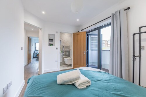 Seafront Penthouse w/ Balcony Central Brighton