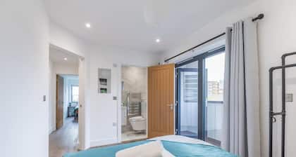 Seafront Penthouse w/ Balcony Central Brighton