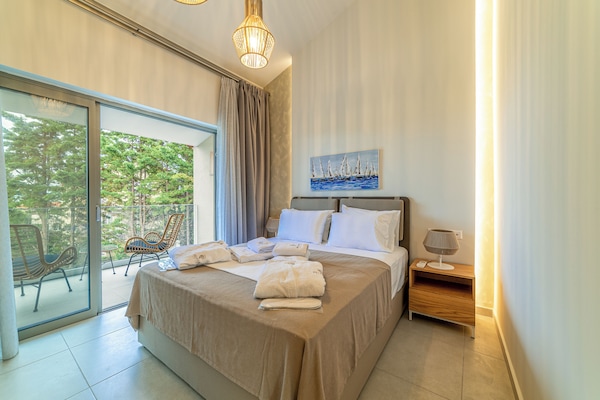 One Bedroom Supreme Villa up to 4 with outdoor Hot Tub