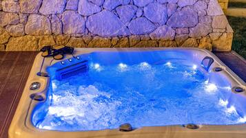 One Bedroom Supreme Villa up to 4 with outdoor Hot Tub | Outdoor spa tub