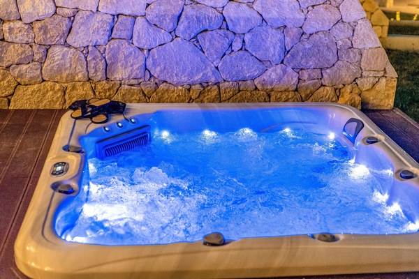 One Bedroom Supreme Villa up to 4 with outdoor Hot Tub | Outdoor spa tub