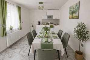 Dining - Fabulous 2-bedroom apartment with AC in charming Smoljanac (Smoljanac)