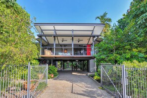 Property grounds - The Treehouse | Big Balcony | 3Bd, 2 Bth with Spa (Parap)