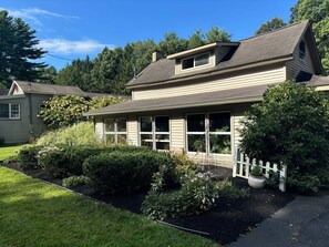 House, 2 Bedrooms | Exterior