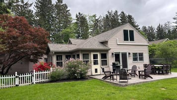House, 2 Bedrooms | Exterior