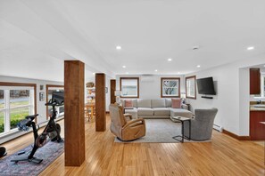 House, 2 Bedrooms | Living area | Smart TV