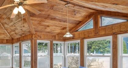 Saratoga Cottage 2br Near Track & Lake 2 Bedroom Home