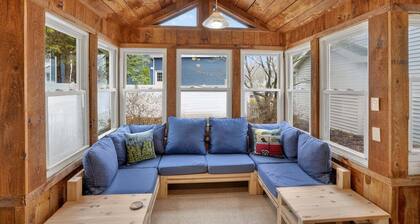 Saratoga Cottage 2br Near Track & Lake 2 Bedroom Home