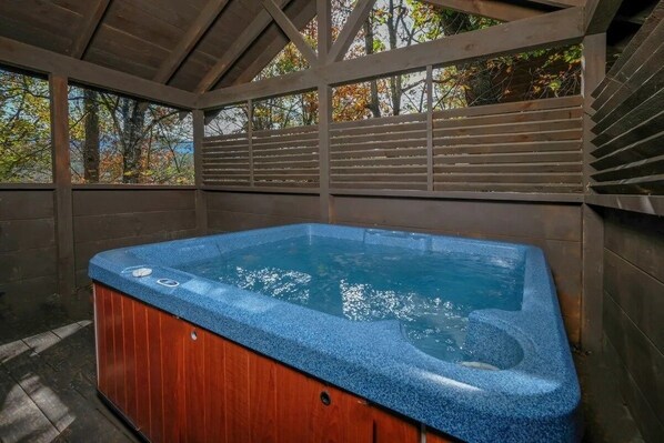 Cabin, 2 Bedrooms | Outdoor spa tub - Silver Maple Summit 2 Bedroom Cabin (Gatlinburg)