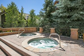 Condo, 1 Bedroom | Outdoor spa tub - Village Inn Plaza 218 2 Bedroom Condo (Vail)