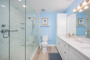 Condo, 2 Bedrooms | Bathroom | Shampoo - Phoenix Ix 302 2 Bedroom Condo (Orange Beach)