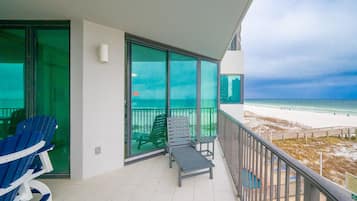 Condo, 2 Bedrooms | Property grounds