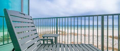 Condo, 2 Bedrooms | Property grounds