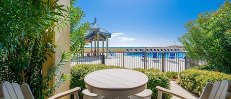 Condo, 2 Bedrooms | Outdoor dining