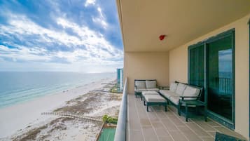 Condo, 3 Bedrooms | Property grounds