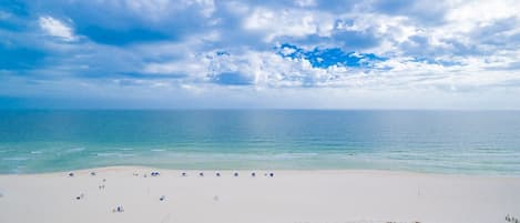 Condo, 3 habitaciones | Playa | Playa en los alrededores