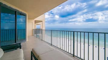 Condo, 3 Bedrooms | Property grounds