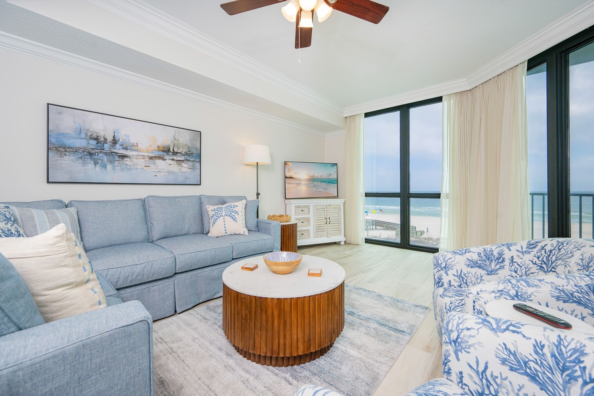 Condo, 2 Bedrooms | Living area
