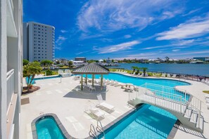 Appart'hôtel, 2 chambres | Piscine | Piscine extérieure