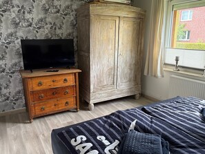 Room - Coastal Holiday Apartment (Schortens)