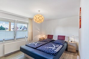2 habitaciones, tabla de planchar con plancha, wifi y ropa de cama 