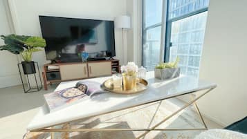 Executive Suite, Non Smoking, Lake View | Living area