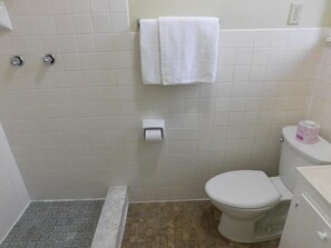 Junior Suite, Balcony, City View | Bathroom - Filmores Hotel (Toronto)