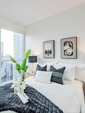 Deluxe Suite, Non Smoking, City View | Interior