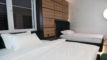 Chambre triple Confort | Bureau, accès au Wi-Fi (inclus), literie fournie
