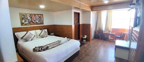 Family Quadruple Room, City View | Desk, free WiFi