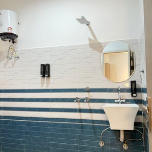 Deluxe Room | Bathroom - A ONE RESIDENCY (Gurugram)