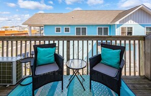 Property grounds - Great Location for Sunday Fireworks and Easy Walk to the Beach! Has a Pool! (Ocean City)